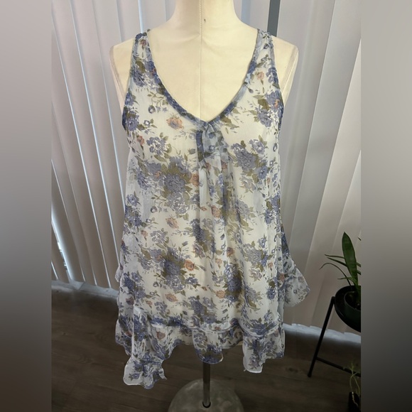 Altar'd State Tops - Altar D’State M Long Sleeveless Blouse